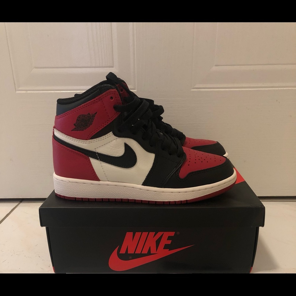 Jordan 1 bred toes size 4.5y